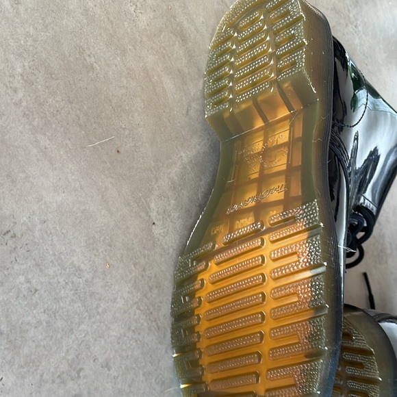 PATENT LEATHER Boots! HOT- Dr Martens. Rare to find in Patent Black - Picture 7 of 10